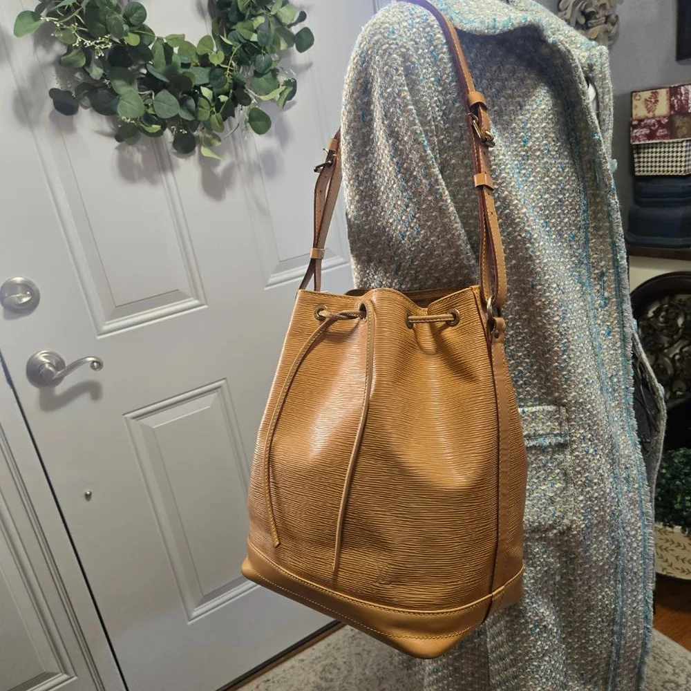 Women's Louis Vuitton Sable Tan Epi Leather Noe Shoulder Bag w/ COA & Dustbag
